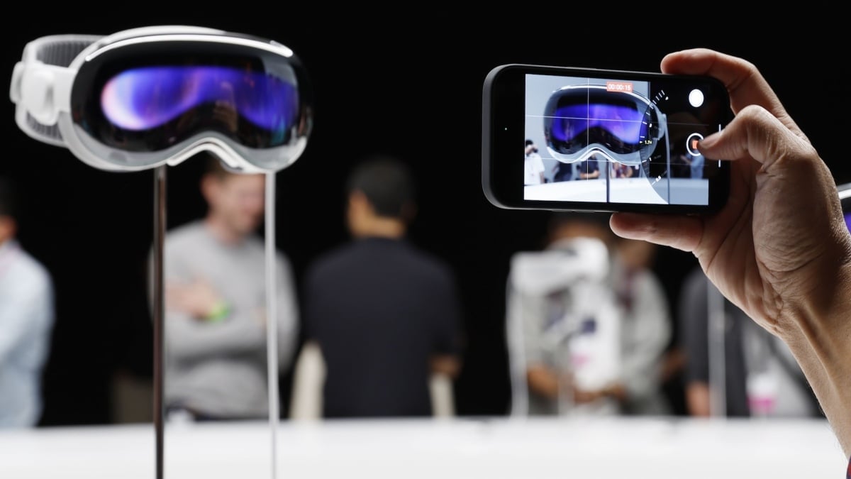 Apple Vision Pro scalpers are making a killing. Here’s why.