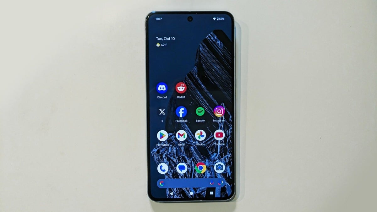 Google Pixel 9 leak reveals 3 big design tweaks. It looks more iPhone-like now.
