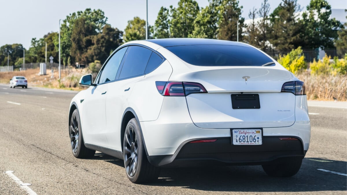 Tesla recalls 200,000 cars due to camera bug, but it’s already fixed