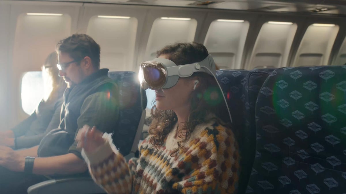 Apple has sold 200,000 Vision Pro headsets, report says