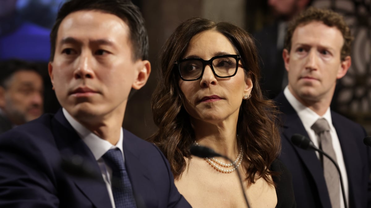 Elon Musk’s X comes out in favor of pro-censorship law