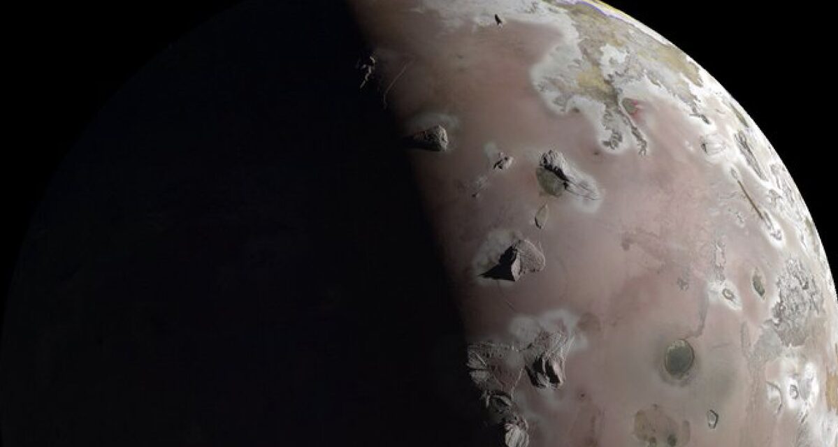 Bu kareleri çekmek kolay olmadı: 'Volkan dünyası' Io'dan yeni fotoğraflar…