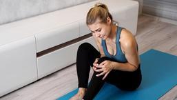 Kendiliğinden geçmesini beklemeyin! Diz önü ağrısı hayat kalitesini düşüyor