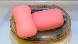 Çarşafın altına sabun koyunca bakın ne oluyormuş! O sıkıntıyı şıp diye kesiyor