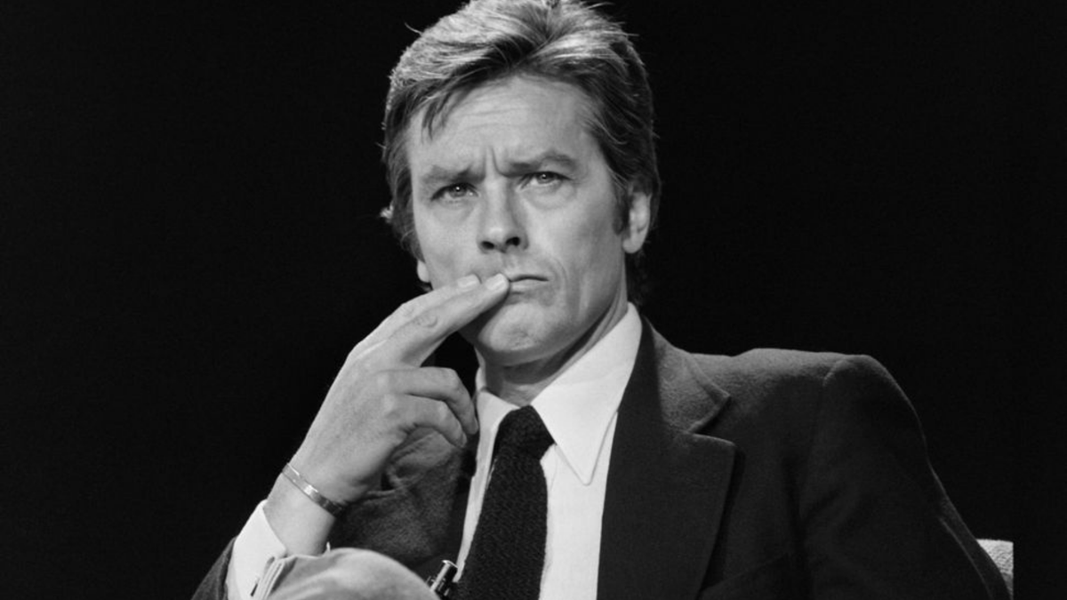Ünlü aktör Alain Delon’un evinden 72 tane silah ve 3 binden fazla mermi çıktı!