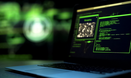 Apple, şirketi 2,5 milyon dolar dolandırmakla suçlanan kişiye neden teşekkür etti?