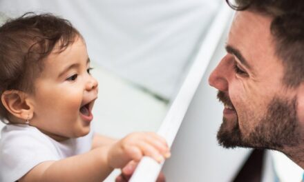 Bazı çocuklar neden erken konuşuyor? Sebebi gözümüzün önündeymiş…