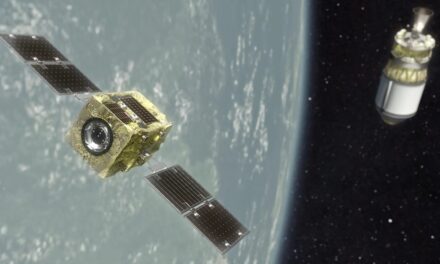 "Çöp kamyonu" uydusu yörüngeye girdi