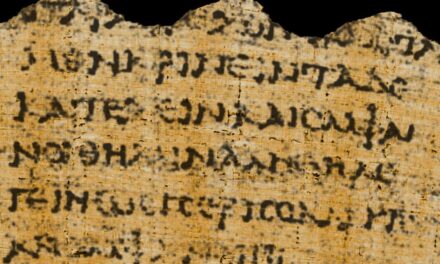 Yapay zeka 2000 yıllık yanmış papirüsü okumayı başardı