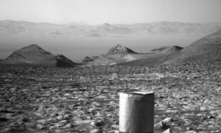 NASA rover looks for dust storms above Mars canyons