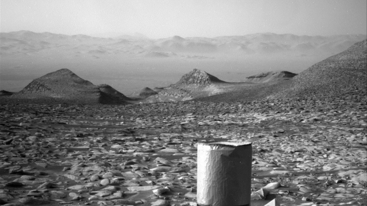 NASA rover looks for dust storms above Mars canyons