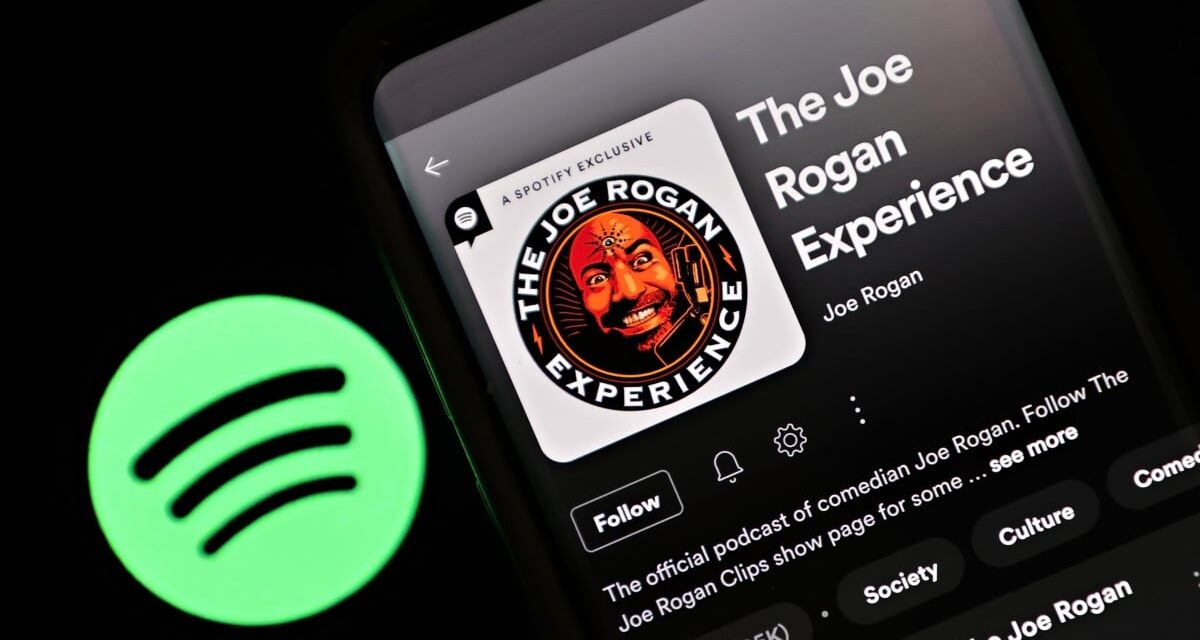 Joe Rogan signs new $250 million, multi-year Spotify deal