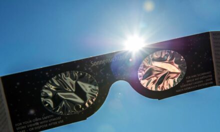 During the 2024 solar eclipse, here’s when to wear glasses