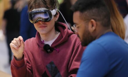 Apple Vision Pro: ChatGPT is now available on the $3,500 headset