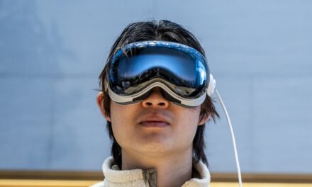 Apple Vision Pro-wearing Tesla driver sparks this government warning