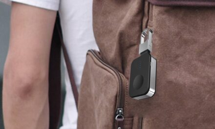 Get a $19 wireless charger keychain for your Apple Watch