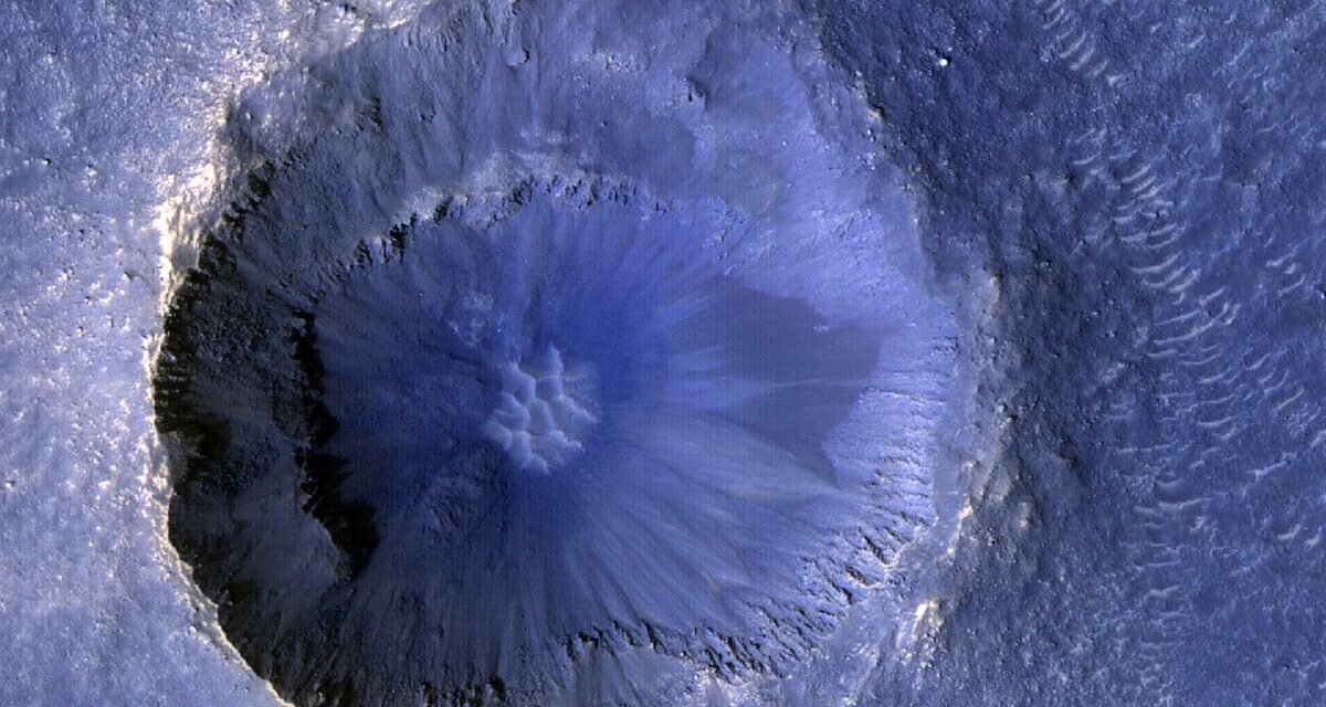 NASA spacecraft spots dramatic view of new impact crater on Mars