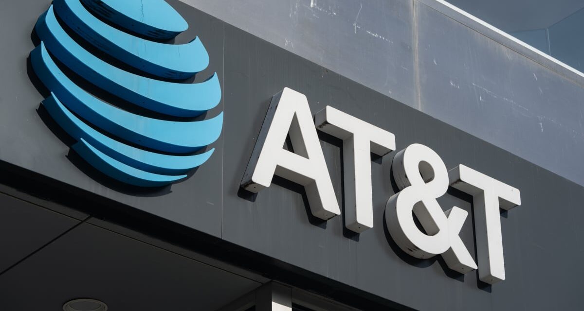 AT&T will give a $5 credit to customers for its major outage downtime