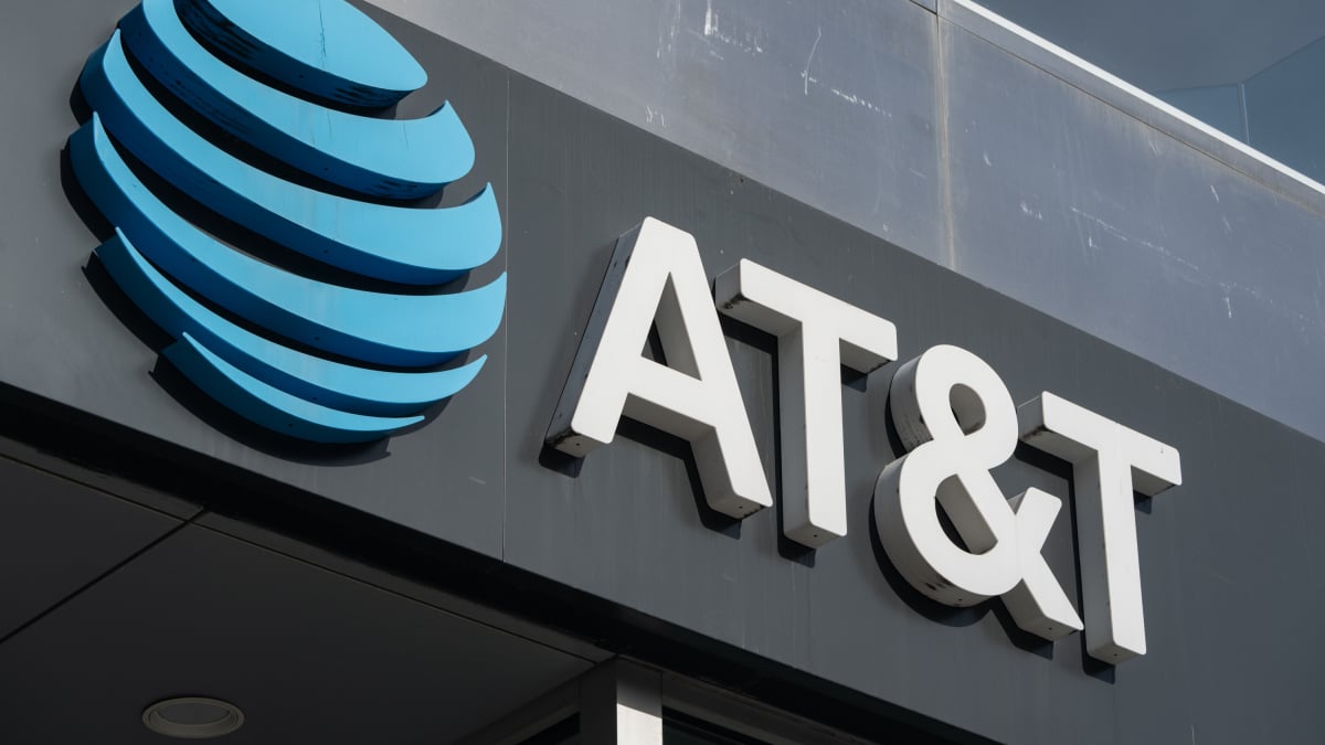 AT&T will give a $5 credit to customers for its major outage downtime