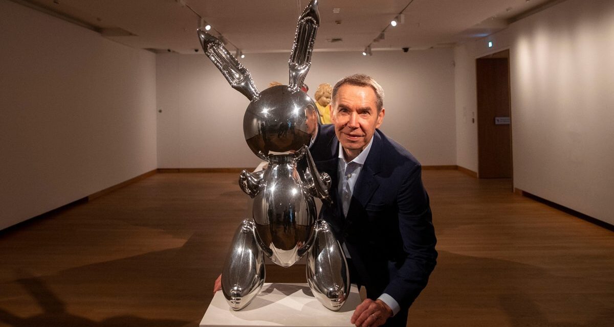 Jeff Koons’un eseri Ay’a ‘izinli olarak’ çıkan ilk sanat eseri oldu!