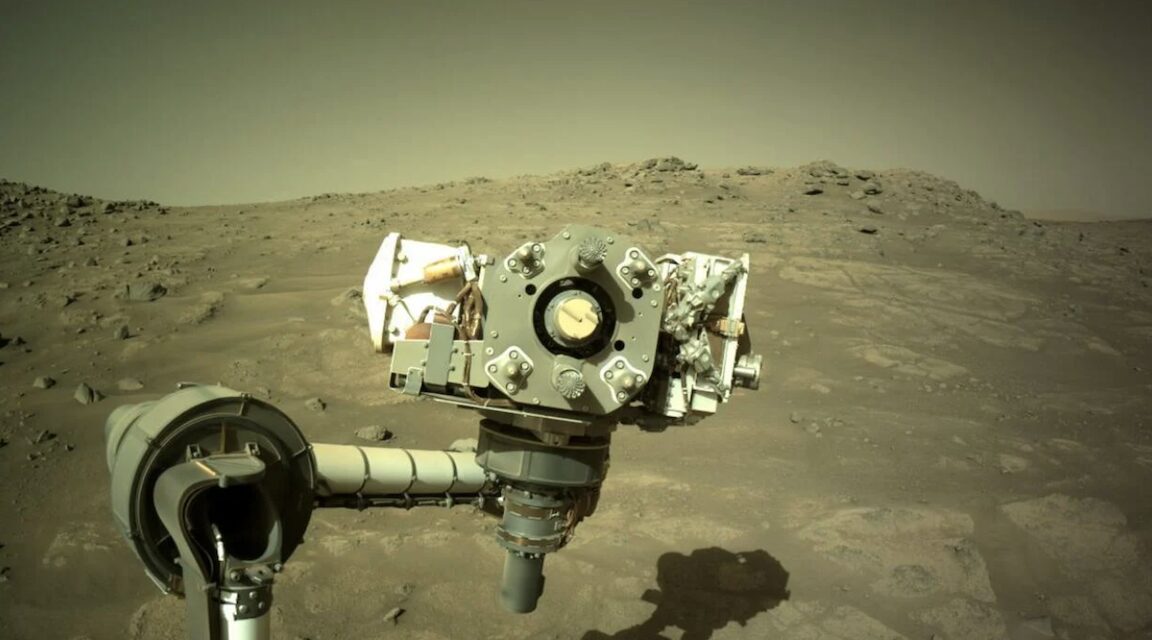 NASA gezgini, “yaralı” Mars helikopterini çölün ortasında buldu