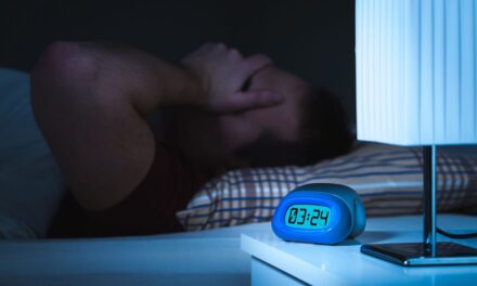Yastığa başınızı koyunca aklınıza düşünceler mi üşüşüyor? Daha iyi bir uyku için bu 6 tekniği deneyin!