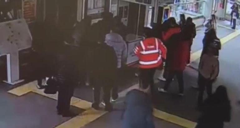 Kadıköyde vahşet 2 yıl boyunca taciz ettiği kadını yüzünden bıçakladı