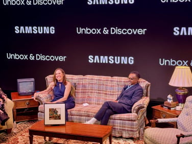 molly shannon and tim meadows sitting on couch