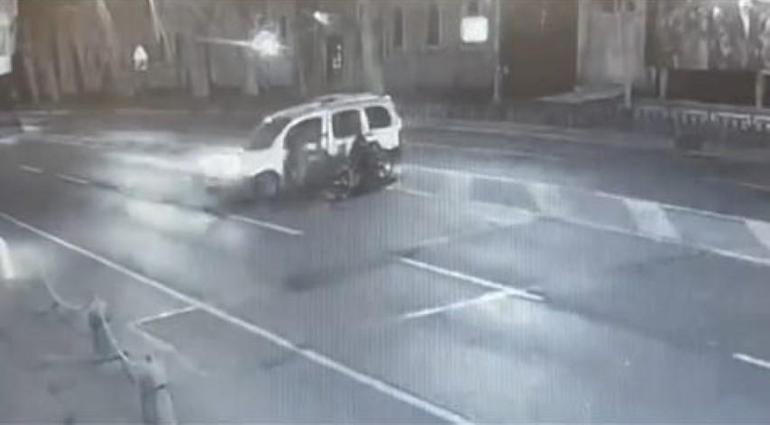 Beşiktaşta u dönüşü kazası: Motosikletli Semanur yaşam savaşı veriyor