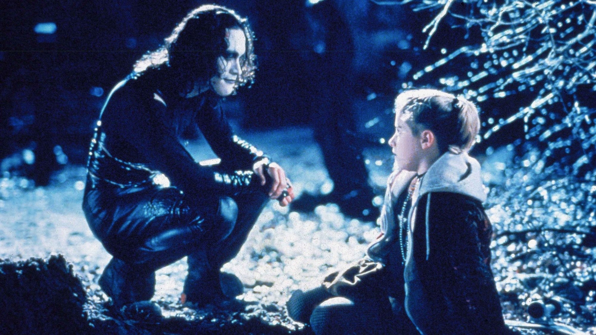Brandon Lee and Rochelle Davis as Eric and Sarah in "The Crow."