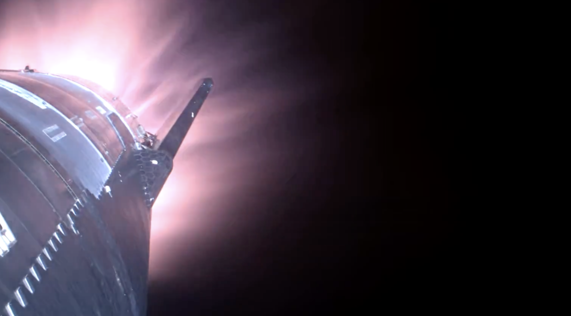 SpaceX Starship reentering Earth's atmosphere