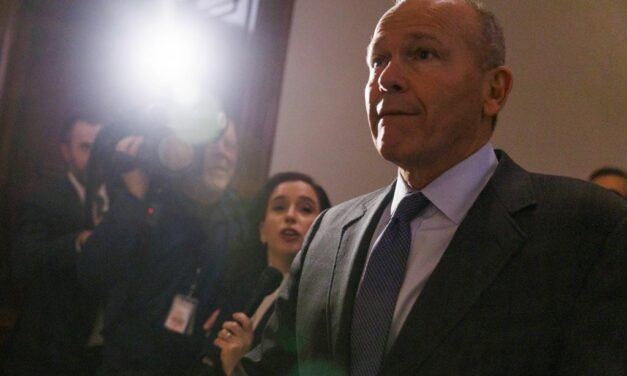 Güvenlik krizinde son perde: Boeing CEO’su istifa ediyor!