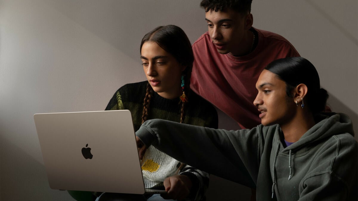 Get the 15-inch M2 MacBook Air on sale before its gone