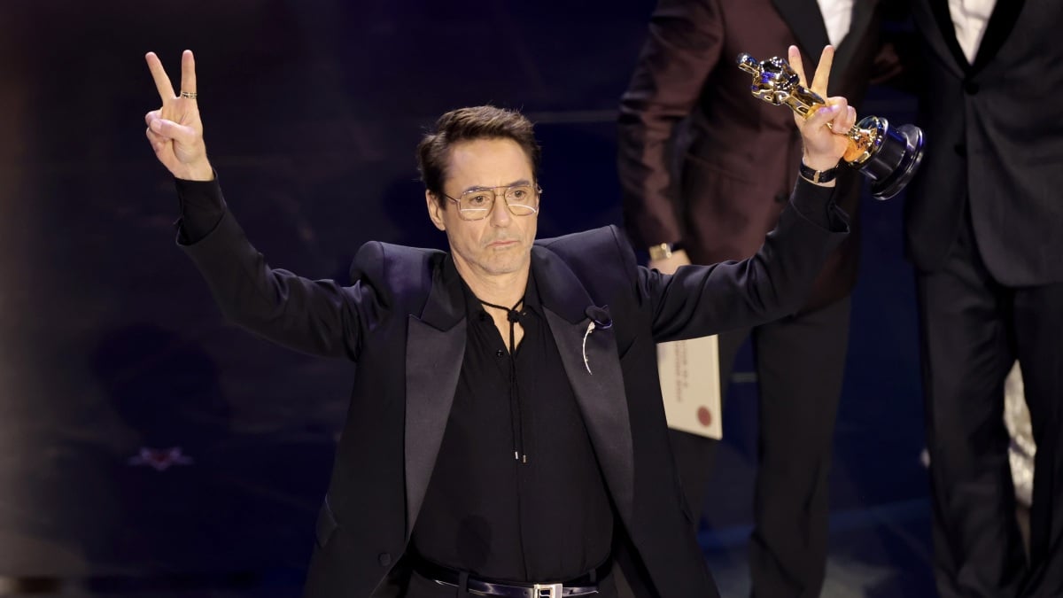 Robert Downey Jr. wins his first Oscar for ‘Oppenheimer’ (Watch)