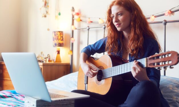 This 2024 online guitar lesson bundle is just $16.97