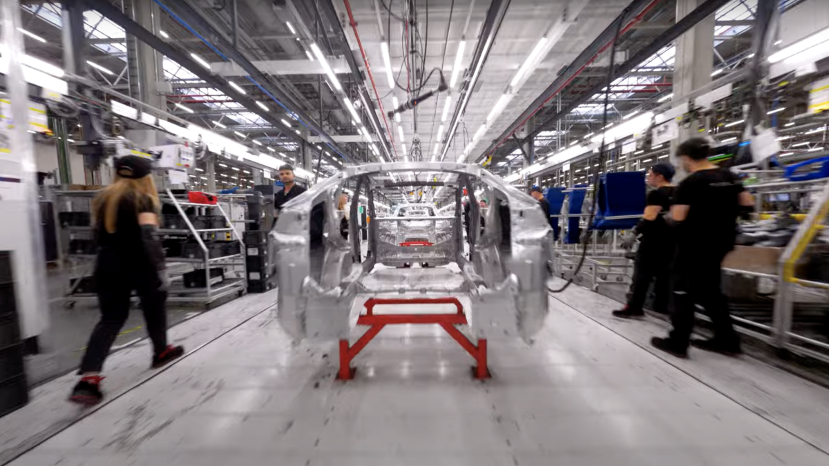 Fly through Tesla’s Gigafactory Berlin in wild drone video