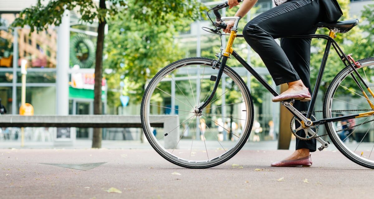 This bicycle light uses AI to keep you safe from bad drivers