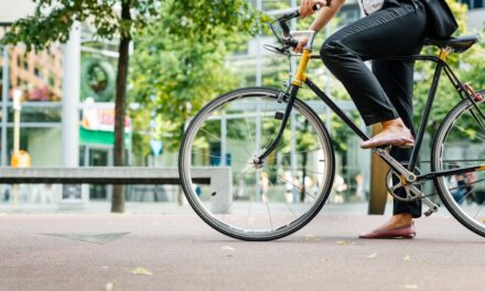 This bicycle light uses AI to keep you safe from bad drivers