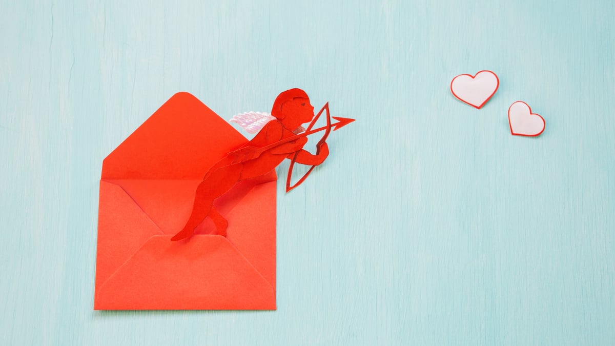 Dating app coaches promise to upgrade your love life. But what do they actually do?