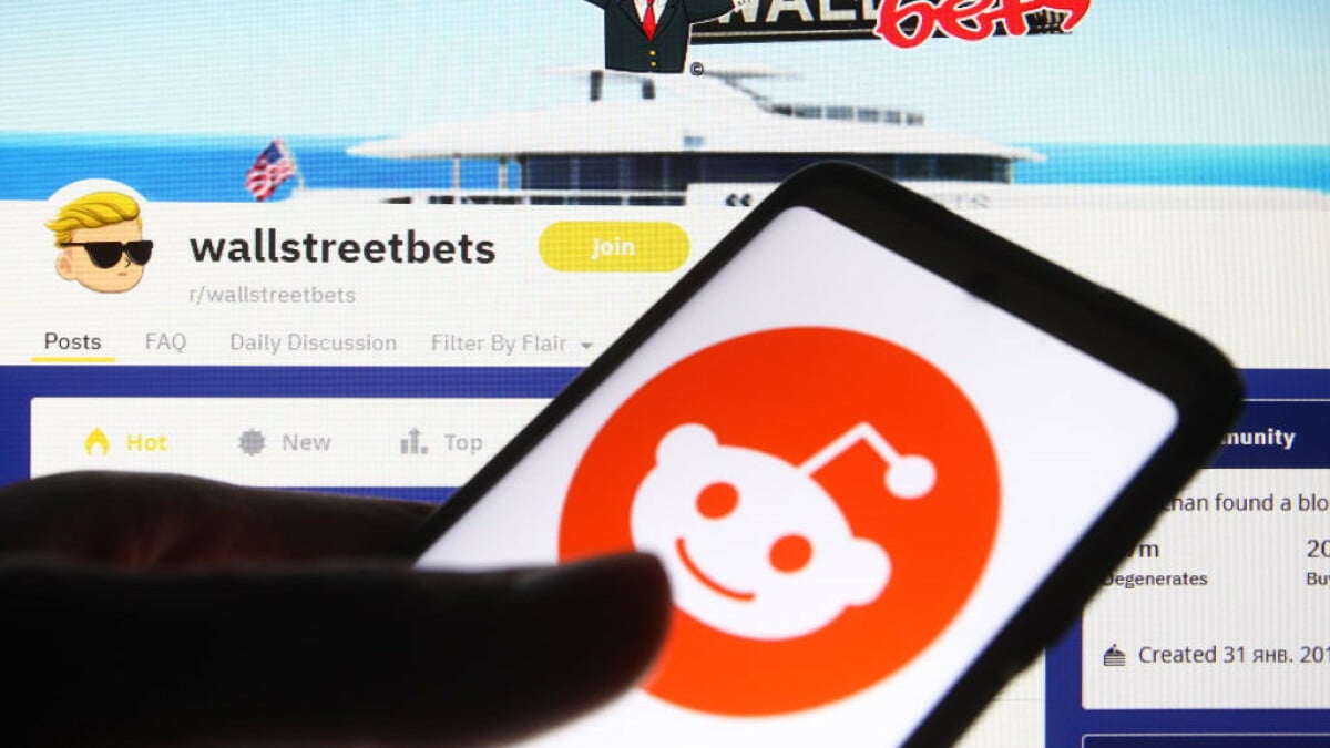 Reddit prices IPO at $34 per share. r/wallstreetbets predicts it will tank.