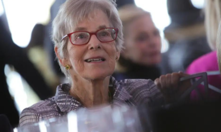 Eşinden 1 milyar dolar miras kaldı! O parayla öğrencilerinin hayatını değiştirdi