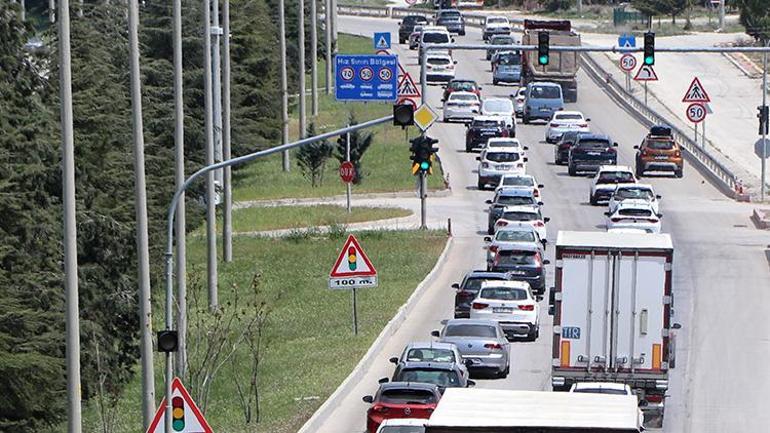 Tatilcilerin dönüş yolculuğu sürüyor... İşte yollardaki son durum