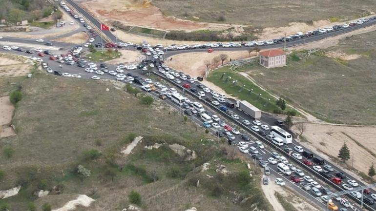 Tatilcilerin dönüş yolculuğu sürüyor... İşte yollardaki son durum