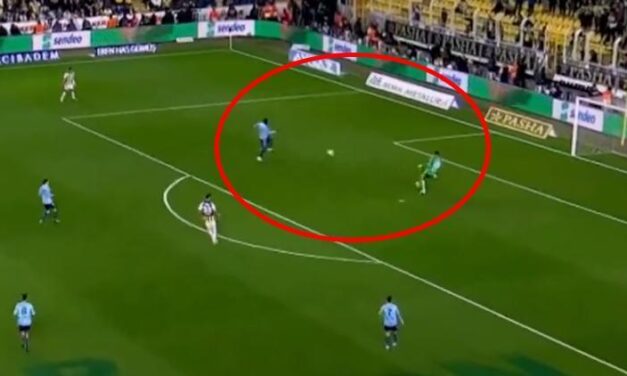 Fenerbahçe’de kaleci İrfan Can Eğribayat’tan büyük hata! Saç baş yoldurdu