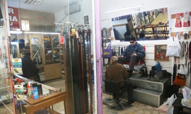 Ayakkabı tamir atölyeleri talebe yetişemez oldu