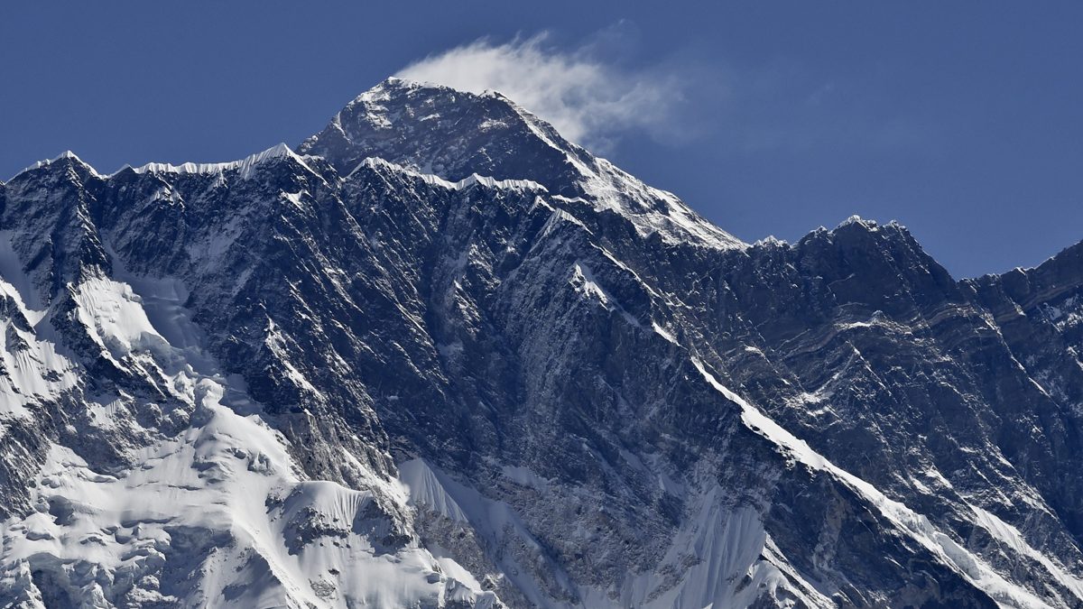 ‘Bu yolda çok arkadaşımı kaybettim’ Tunç Fındık bu kez iklim krizi için Everest’e çıkıyor! Hedefi bir ilki başarmak…
