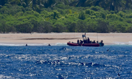 Film gibi: Issız adada mahsur kaldılar! Kumsala yazdıkları mesajla kurtuldular…