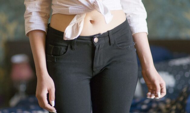 Göbek deliğimiz neden içe ya da dışa doğru?