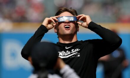 Stunning red phenomena appeared on the sun during the solar eclipse