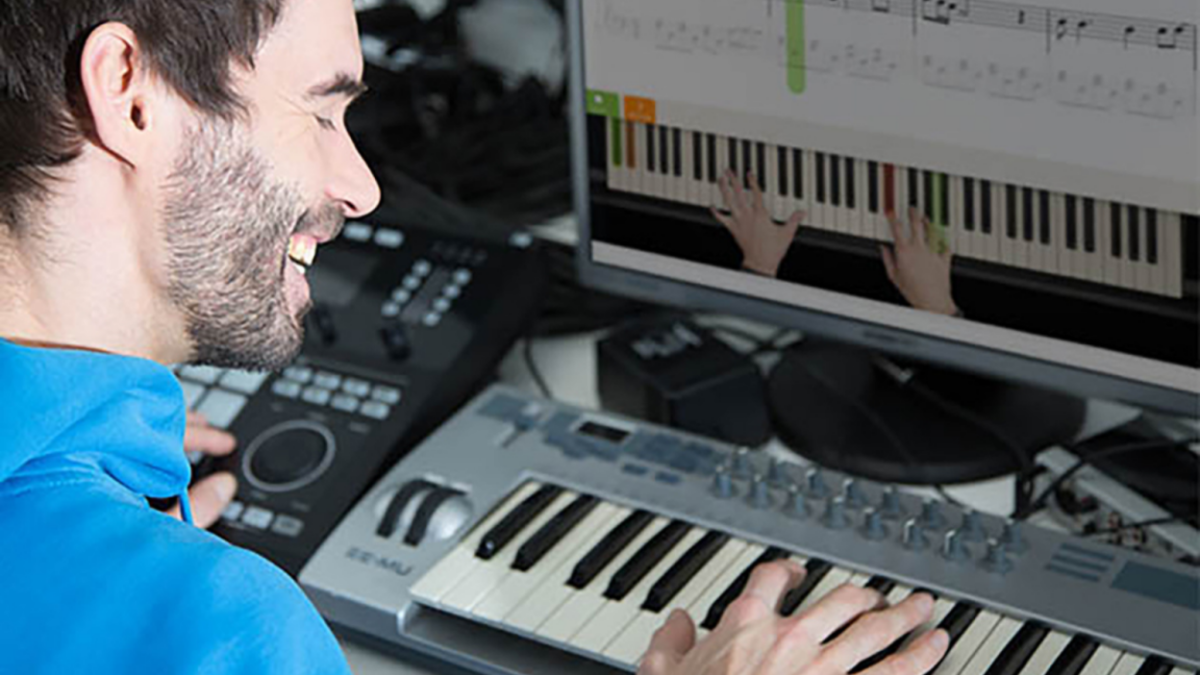 Best AI piano lessons deal: 90% off Skoove